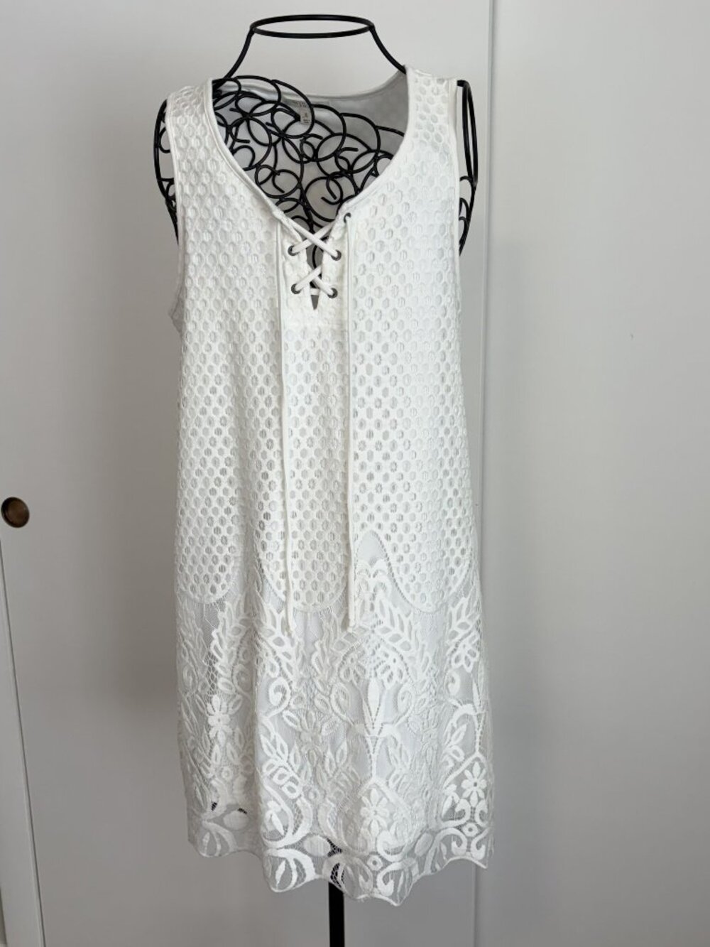 Love Fire White Lace Shift Dress Women’s M Sleeveless Lace Up Boho Lined